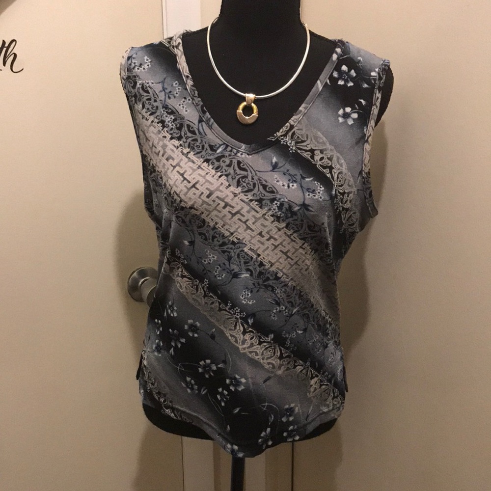 E) Fashion Bug Ladies EUC Sleeveless V-Neck Top Size Medium